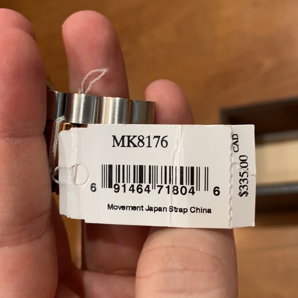 Michael kors watch NEVER USED. - Picture 5 of 5
